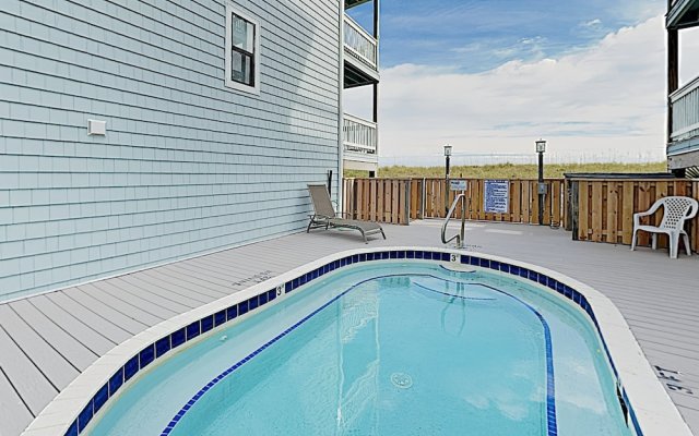 Oceanfront W Pool Steps To Beach 2 Bedroom Condo