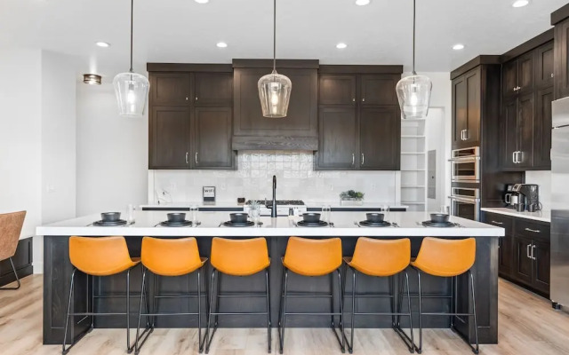 The Dugout 8 Bedroom Home