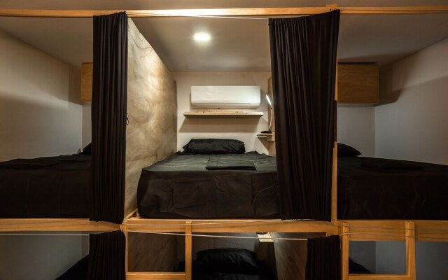 Maui Hostel - Adults Only