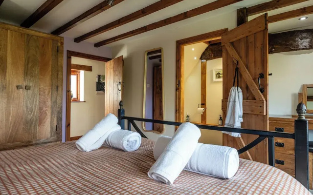 The Threshing Barn-Stunning 5 BD Retreat
