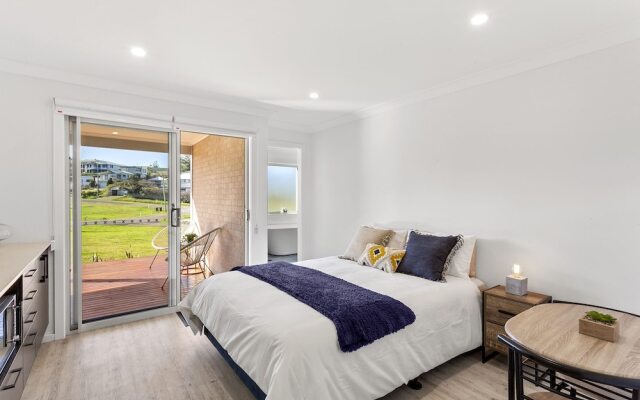 Whale Studio Apartment, 1a Ocean Street