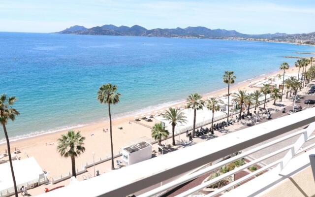 Amazing Sea View 2 Bedroom Front of the Beach 303