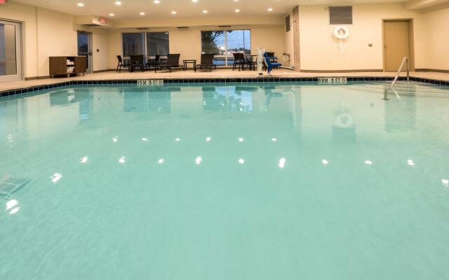 Holiday Inn Express & Suites Commerce by IHG