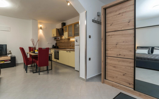 Studio Apartman Mirakul