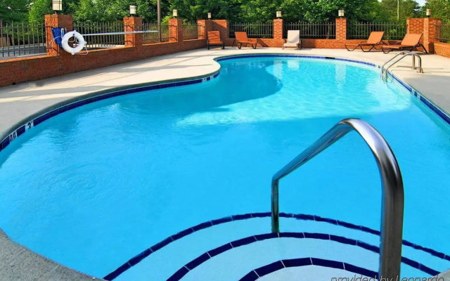 Holiday Inn Express & Suites Roanoke Rapids SE by IHG