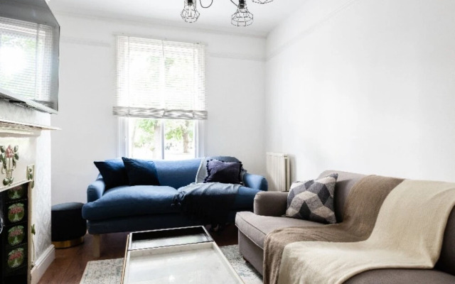 The Emmanuel Orchard - Central 4BDR Home with Parking