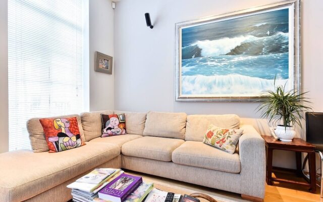 Elegant 3 Bed Apt With Rooftop Terrace In Pimlico