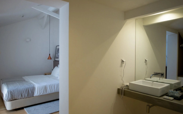 The 8 Downtown Suites