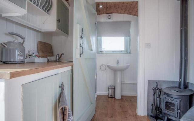 Willow - 1 Bedroom Shepherd's Hut - Amroth