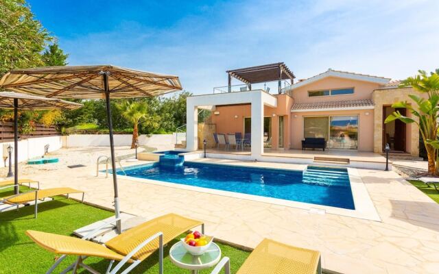 Villa Thalassa Large Private Pool Walk to Beach A C Wifi Car Not Required - 2346