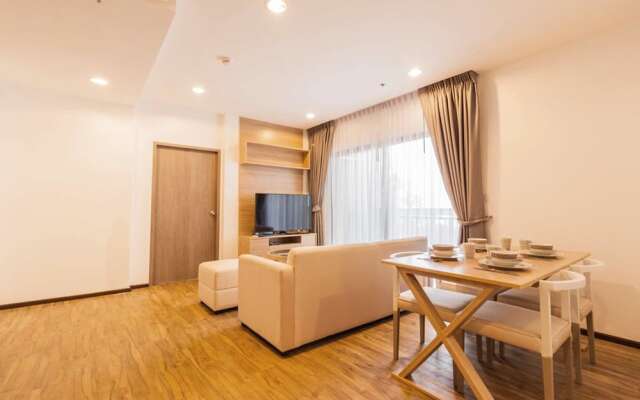 Treetop Apartment by Sunny Rentals