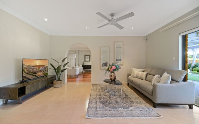 HomeHotel 4 Bedroom & Homeoffice with Nice Pool