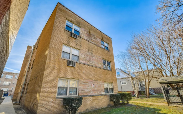 Chicago Vacation Rental Condo: 11 Mi to Downtown