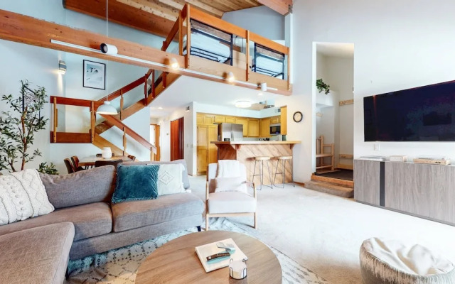 Snowcreek Iv #594 3 Bedroom Condo