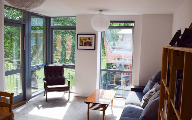 1 Bedroom Clapton Flat With Balcony