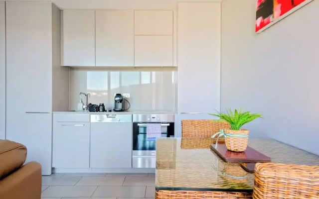 Modern studio with free wifi & parking