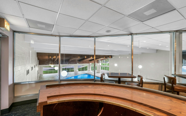 Eastlake Suites Hotel & Conference Center By OYO Urbana