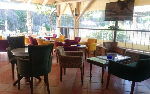 Ata Lagoon Beach Hotel