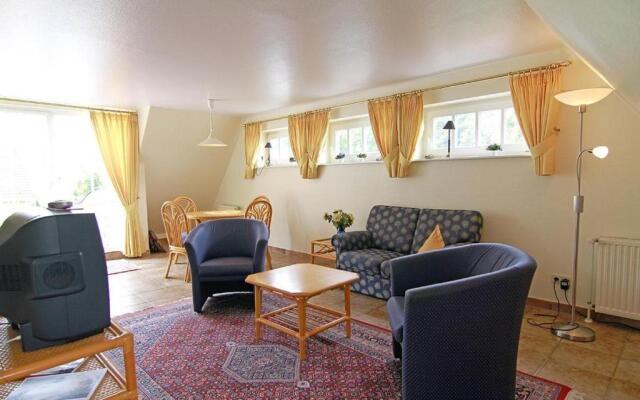 Haus-Meisennest-Wohnung-Adler