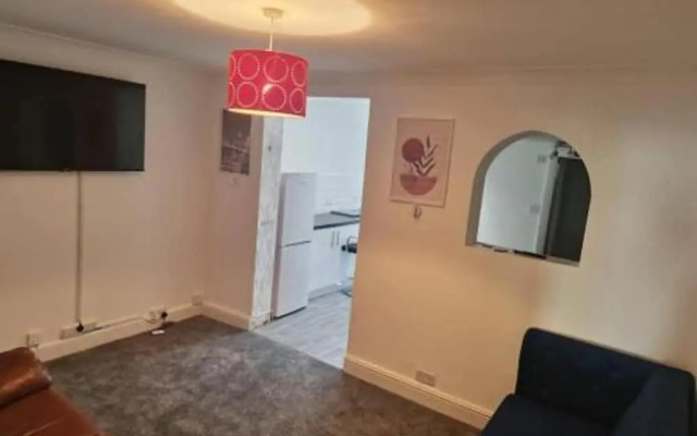 Gillingham Retreat - Spacious 4 Bedroom House