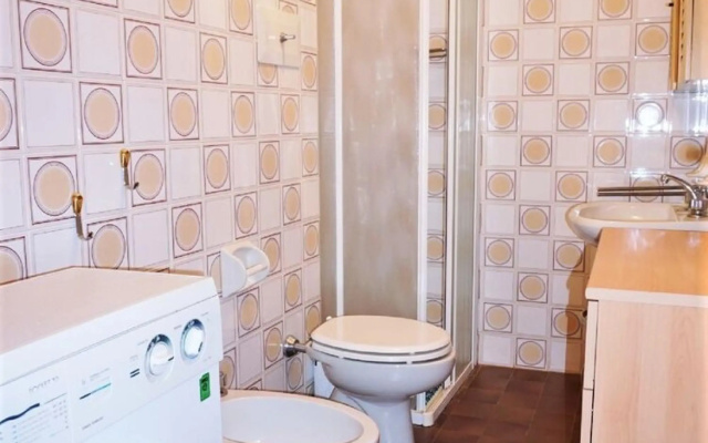 Belvilla by OYO Inviting Apartment With Pool