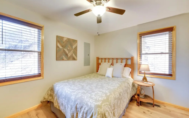 Cozy Waverly Cabin w/ Fireplace & Deck!