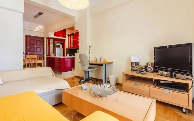 Athens Strawberry Hideaway - City Chic Retreat