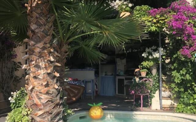 Les Grimaldines - Maison d'Hotes C 2 Bis