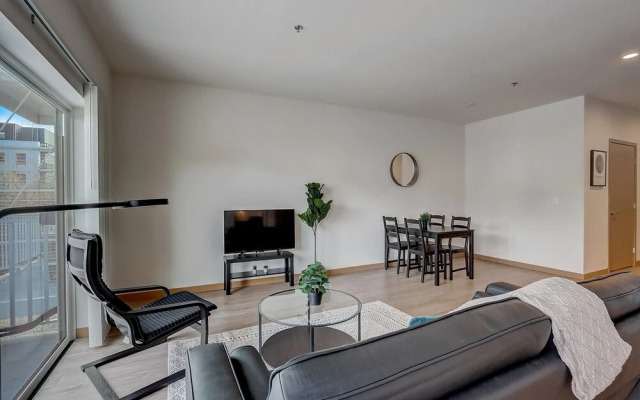 Chic Central Apartment with Free Parking