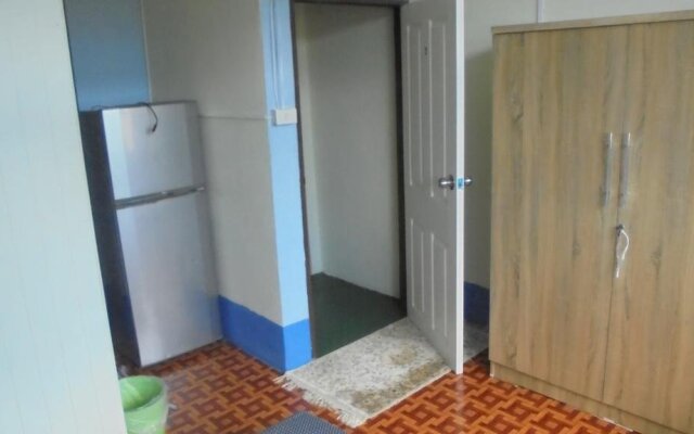 P.S. Guesthouse And Bar