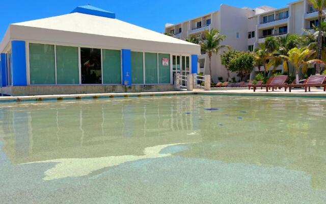 Luxury beachfront villa at Nizuc