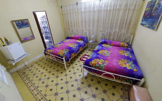 Hostal Colon 271