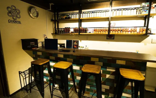 R Hostel Namba South