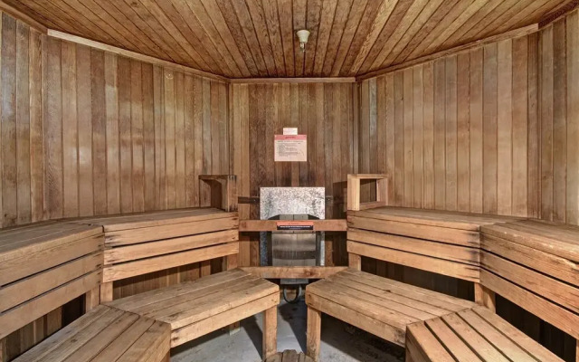 Roomy Condo with Great Amenities - VS438 by RedAwning