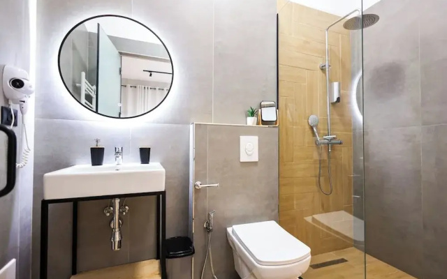 Grandstay Central 104