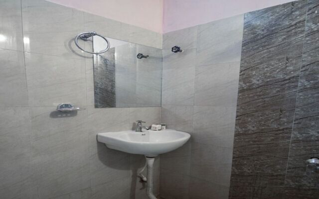 OYO 11966 Grand Euro Park Hotel