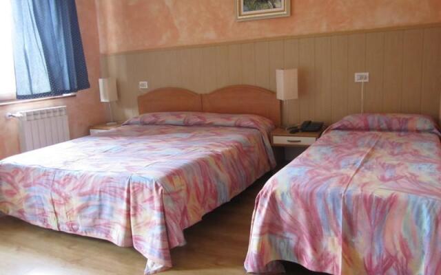Hotel 2000
