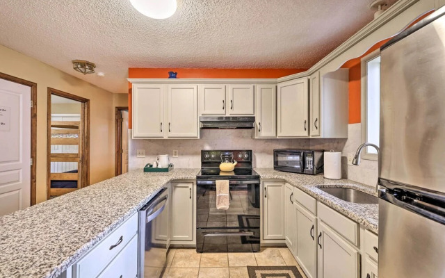 Game Room & Kayaks: Lakefront Poconos Home!