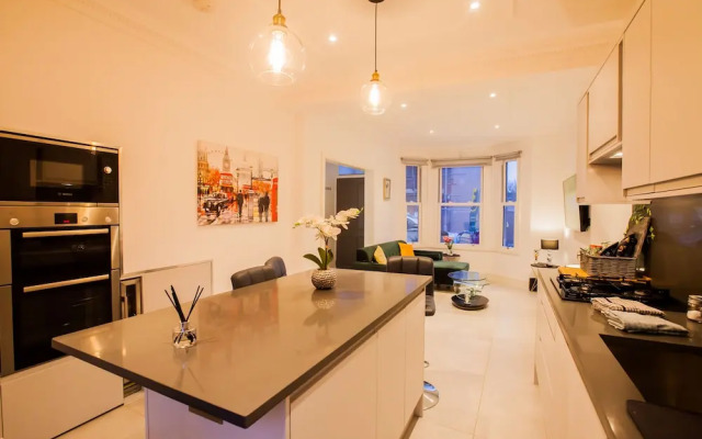 Surbiton Luxury Garden House 19A