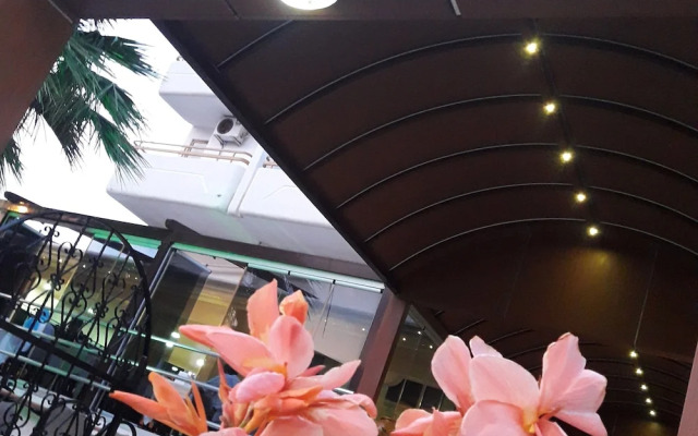 Minay Hotel