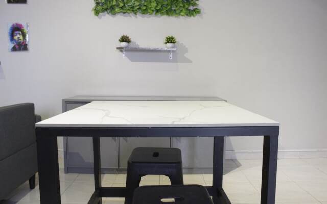 Spacious 2BR Apartment at Newton Residence near Toll Buah Batu