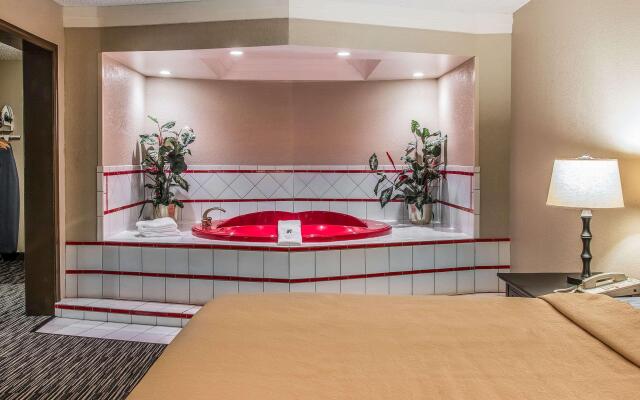 Quality Inn and Suites Livonia