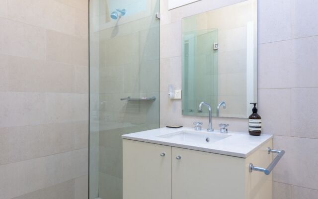 Exquisite 4 Bedroom House with Pool