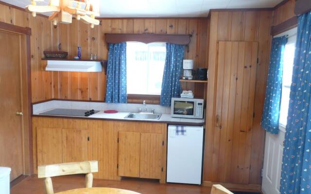 Kan-à-Mouche Pourvoirie Auberge et Chalets