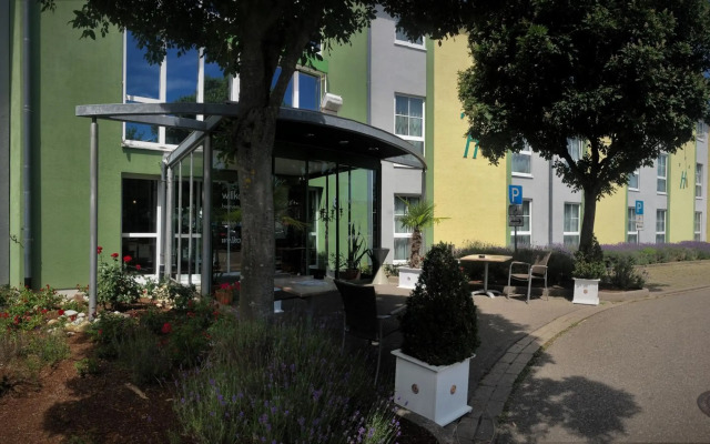 Highway Hotel