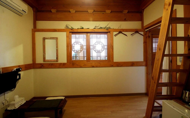 Jeonju Keun Judaengi Hanok Stay
