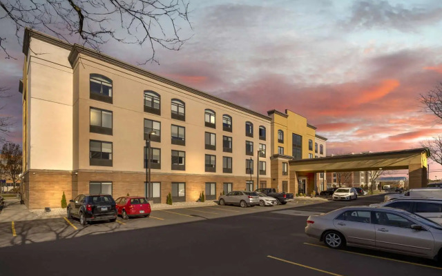 Comfort Inn & Suites Arlington Heights