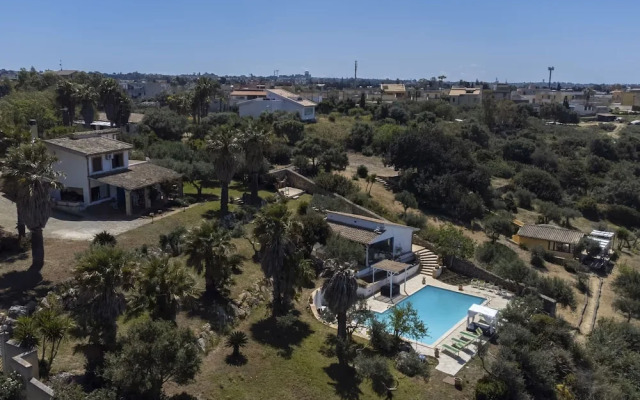Villa Retreat With Mesmerizing sea View