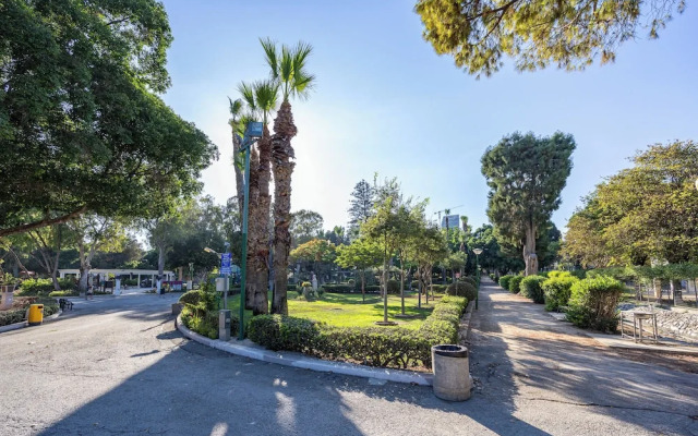 Trygoni Court - Elegant Downtown 3-bdr Apartment