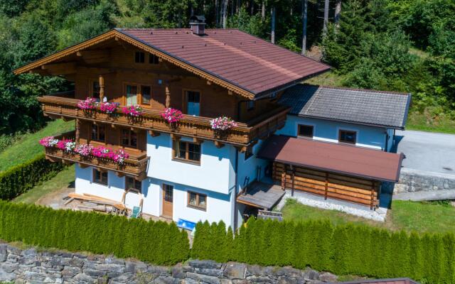 Cozy Apartment With Mountain Views